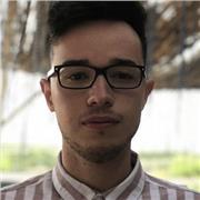 Profesor de apoyo para adolescentes y niños/as durante el curso escolar